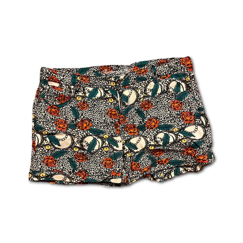 Harmony & Havoc Leopard Rose Chain Print Plus Size Shorts